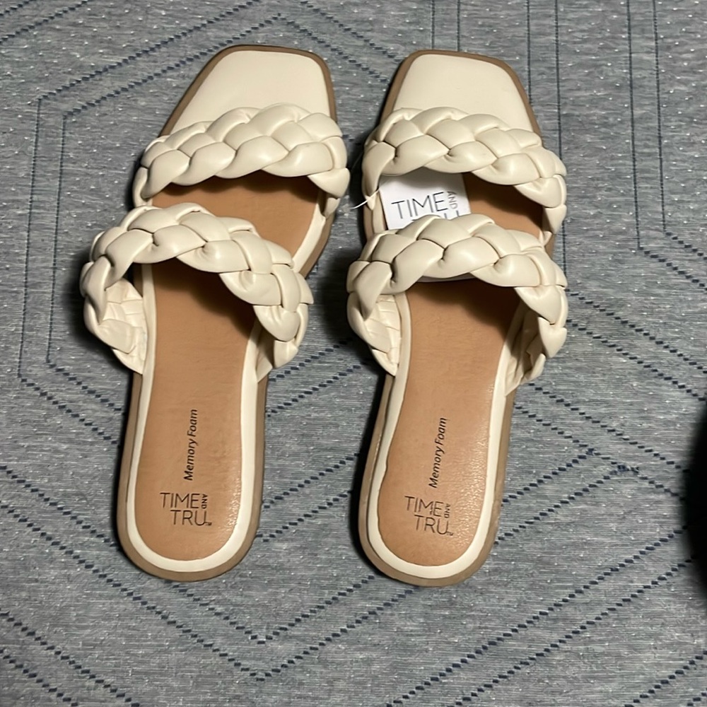 these are time and true flats in size 8 1/2